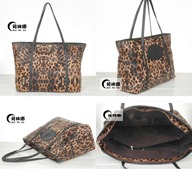 C018#LEOPARD Member Price  Rp.190,000 Material  Imitiation Leather   Glossy Outer Height  30cm Width  40cm Depth  18cm Weight  650grams