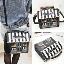 C118 Member Price RP 190.000 Material PU Leather Height 26 cm Length 30 cm Depth 13 cm Weight 700g