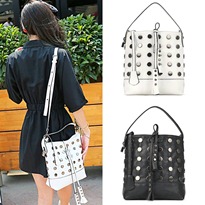 C663#WHITE,BLACK Member Price Rp 210.000 Material PU Leather Height 25cm Length 30cm Depth 9cm Weight 550g